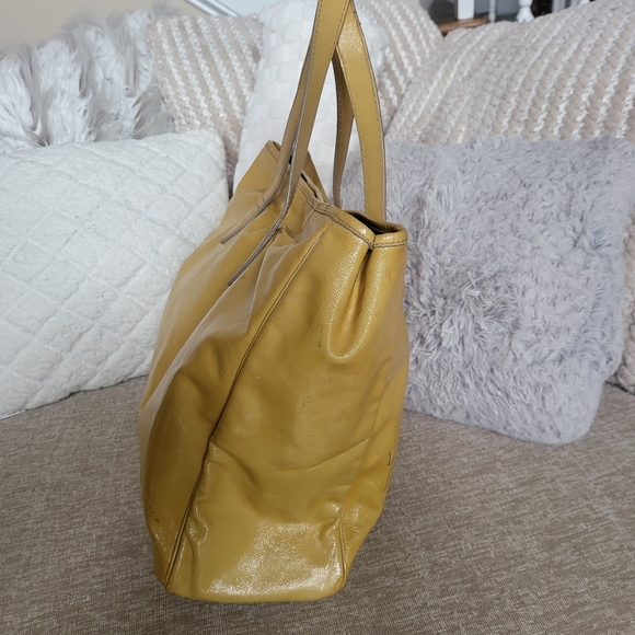 YVES SAINT LAURENT  Mail Tote Bag Patent leather Yellow.. - Picture 4 of 11